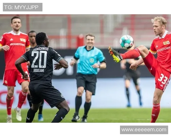 达姆施塔与凯泽斯劳滕激战正酣谁能在这场较量中笑到最后